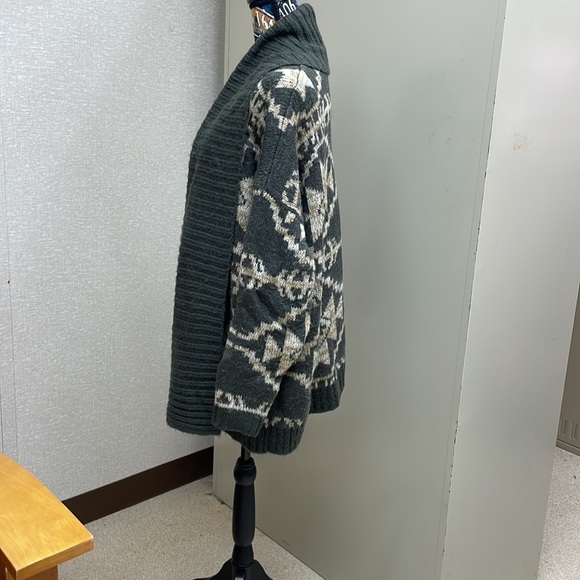 Lane Bryant, size 18/20, grey sweater with southwest pattern - Picture 3 of 7